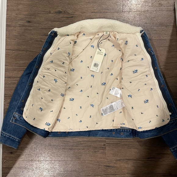 Levi’s | 3 in 1 Trucker Jacket in Three Moves Medium Wash - Picture 7 of 16